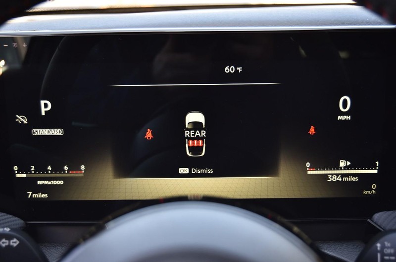 Nissan Kicks Vehicle Full-screen Gallery Image 12