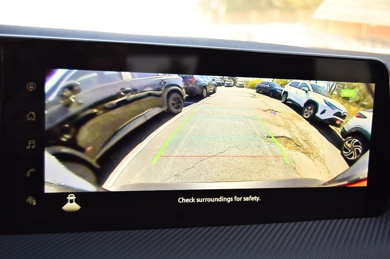 Nissan Kicks Vehicle Full-screen Gallery Image 15