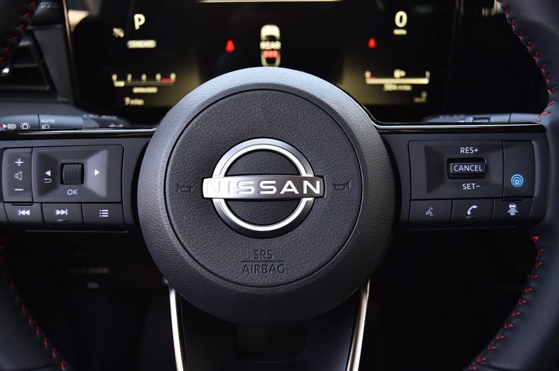 Nissan Kicks Vehicle Full-screen Gallery Image 22