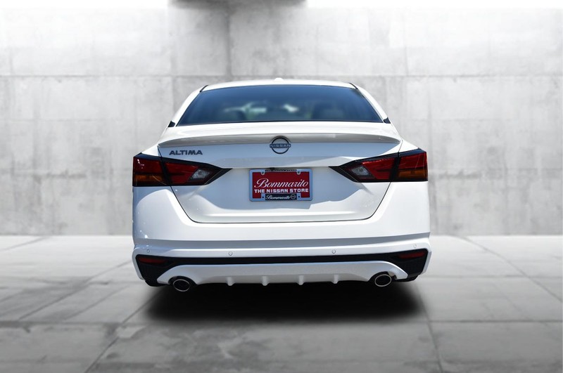 Nissan Altima Vehicle Image 06
