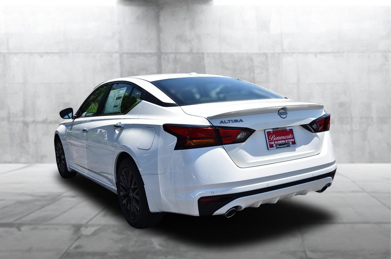 Nissan Altima Vehicle Image 07