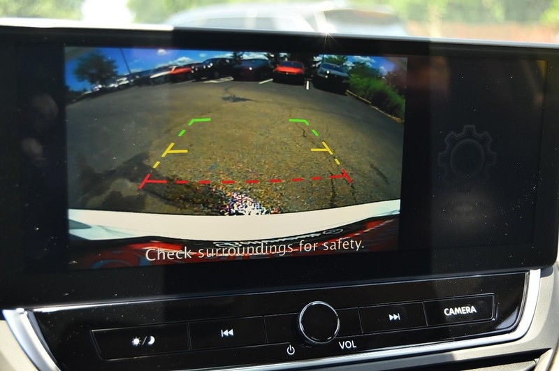 Nissan Altima Vehicle Image 13