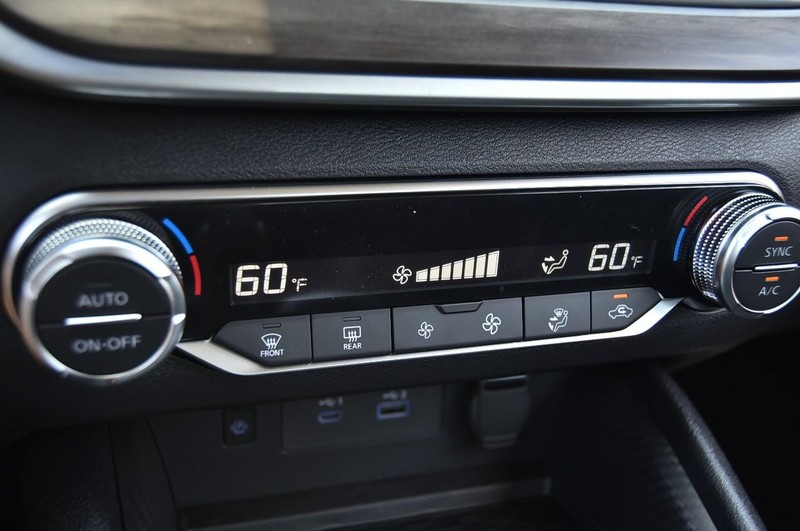 Nissan Altima Vehicle Image 15