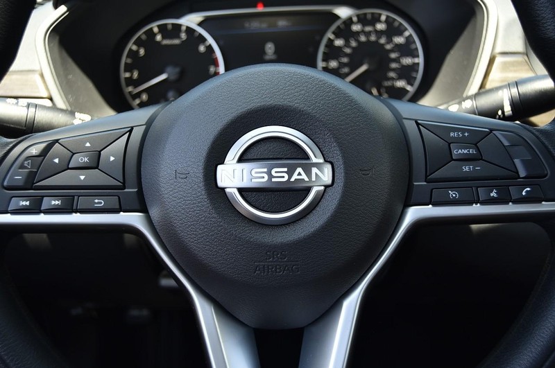 Nissan Altima Vehicle Image 18