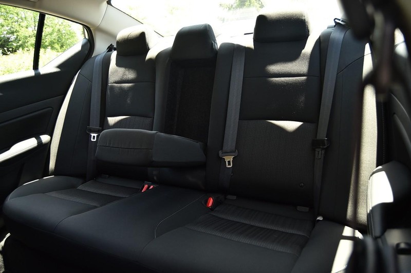 Nissan Altima Vehicle Image 22