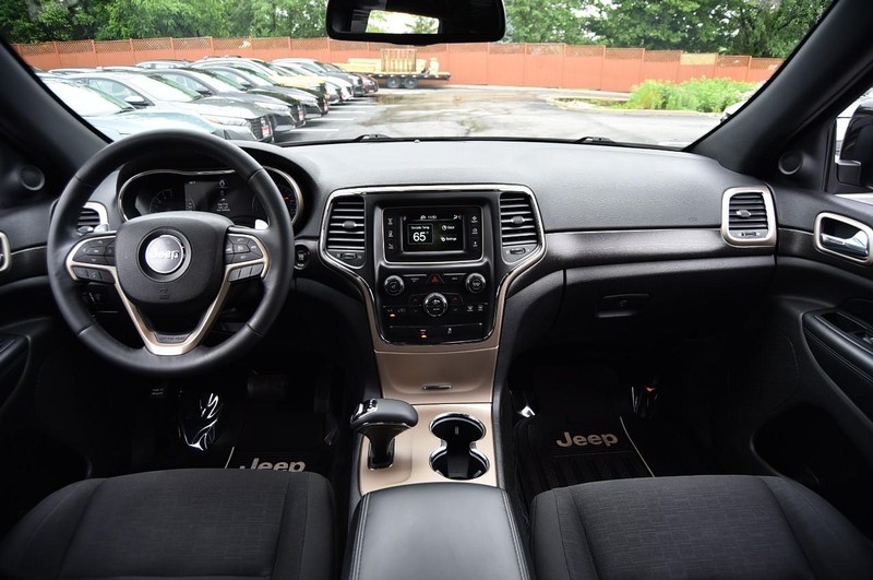 Jeep Grand Cherokee Vehicle Image 08