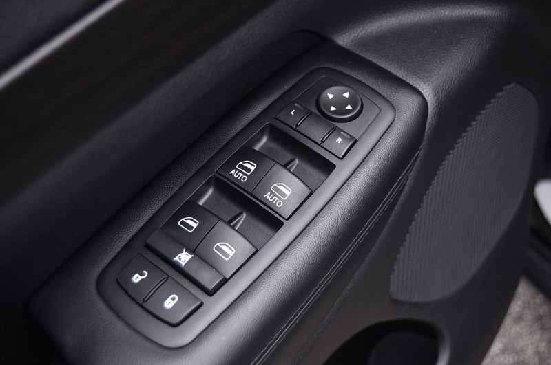 Jeep Grand Cherokee Vehicle Image 09