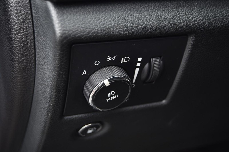 Jeep Grand Cherokee Vehicle Image 11