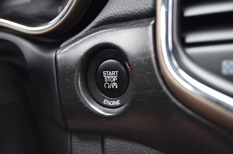 Jeep Grand Cherokee Vehicle Image 16