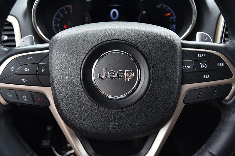 Jeep Grand Cherokee Vehicle Image 17