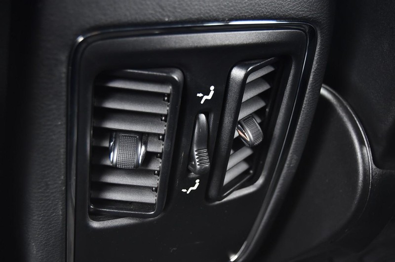 Jeep Grand Cherokee Vehicle Image 21