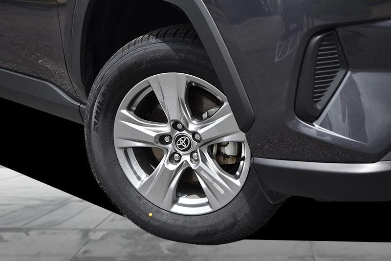 Toyota RAV4 Hybrid Vehicle Image 03
