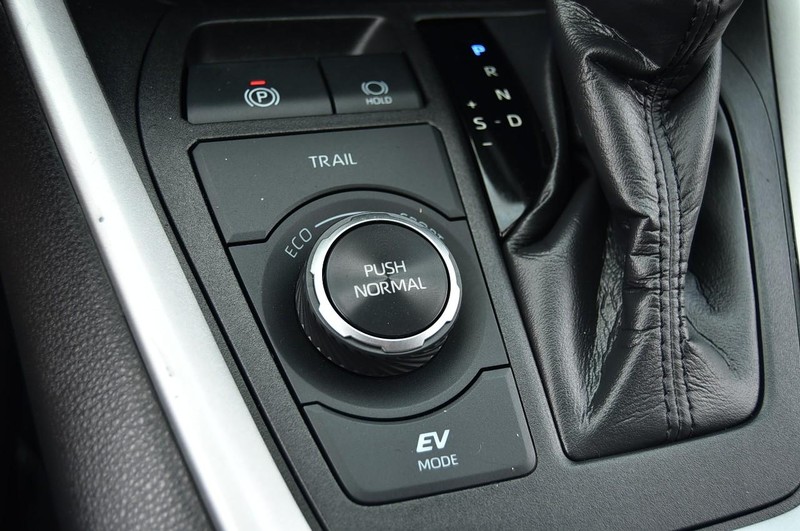 Toyota RAV4 Hybrid Vehicle Image 16