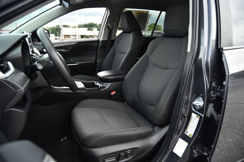 Toyota RAV4 Hybrid Vehicle Image 19