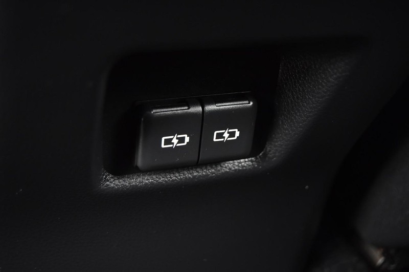 Toyota RAV4 Hybrid Vehicle Image 23