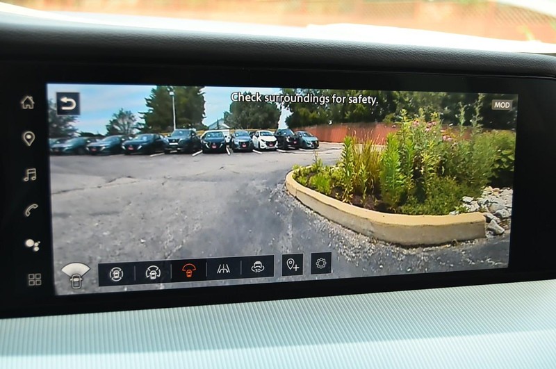 Nissan Murano Vehicle Image 17