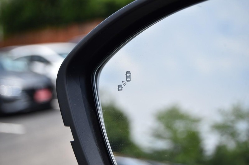 Nissan Murano Vehicle Image 11
