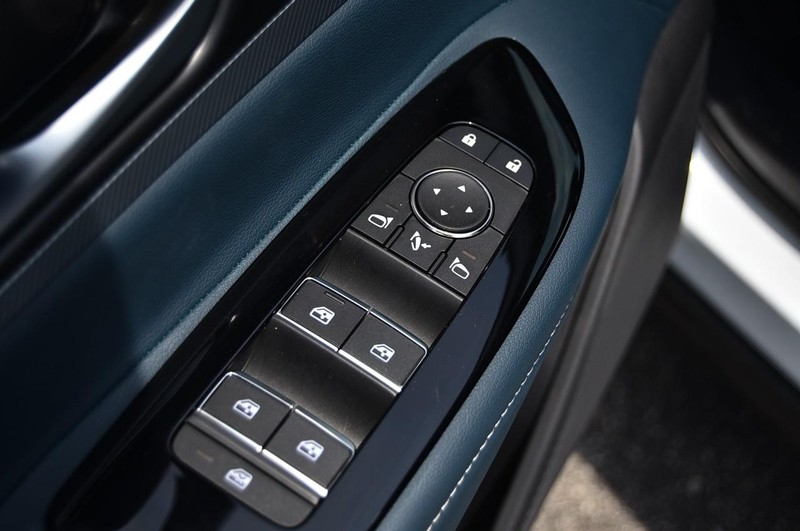 Nissan Murano Vehicle Image 09