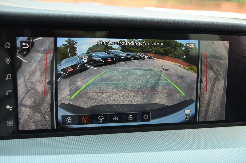 Nissan Murano Vehicle Image 16