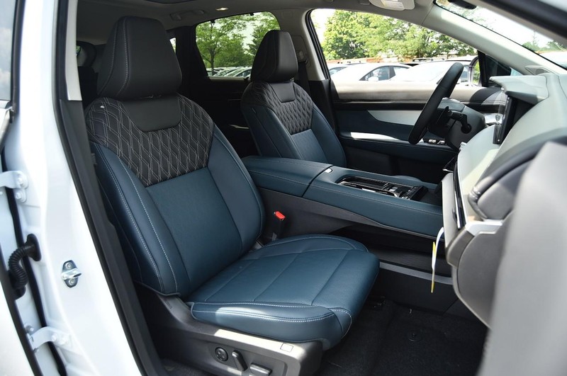 Nissan Murano Vehicle Image 24