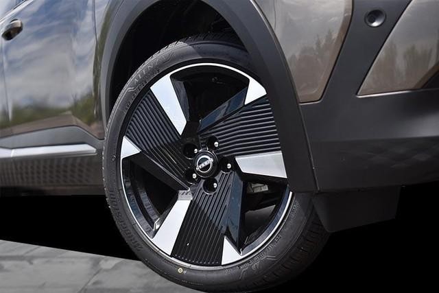 Nissan Kicks Vehicle Image 03