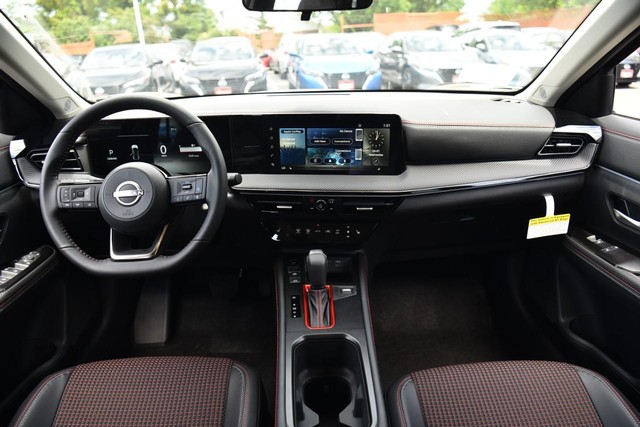 Nissan Kicks Vehicle Image 08