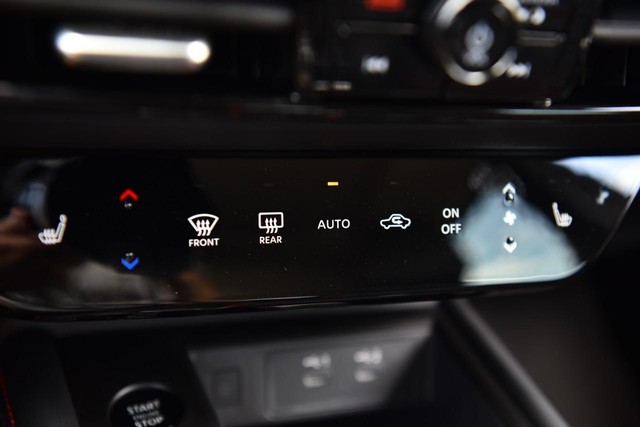 Nissan Kicks Vehicle Image 18