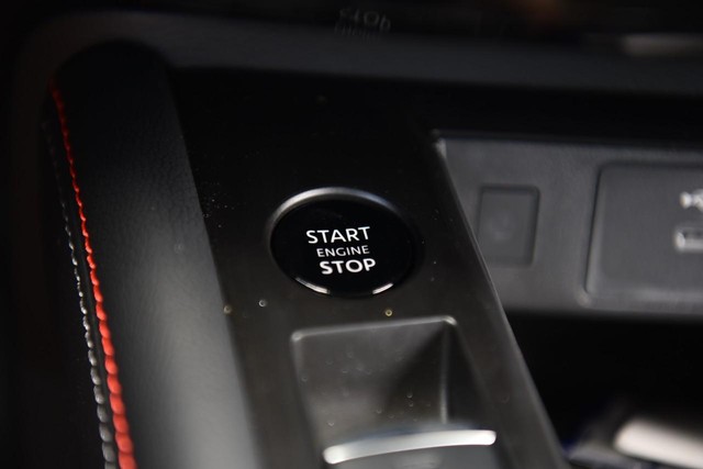 Nissan Kicks Vehicle Image 20
