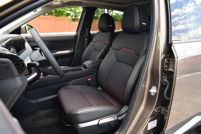 Nissan Kicks Vehicle Image 23