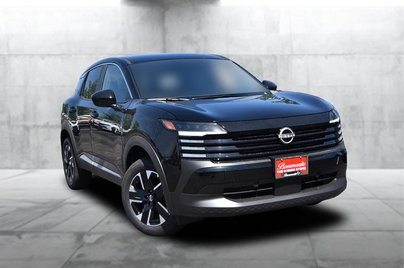 Nissan Kicks Vehicle Image 02