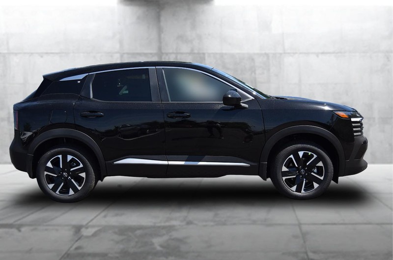 Nissan Kicks Vehicle Image 05
