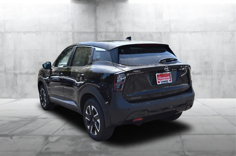 Nissan Kicks Vehicle Image 07