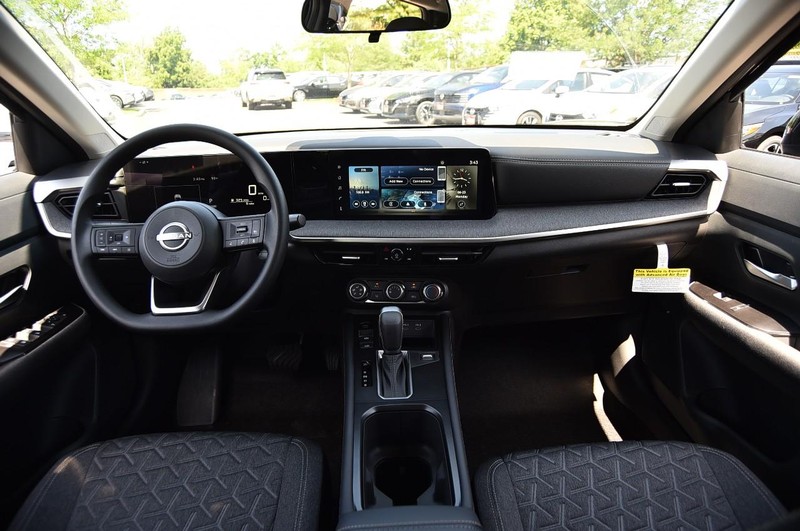 Nissan Kicks Vehicle Image 08