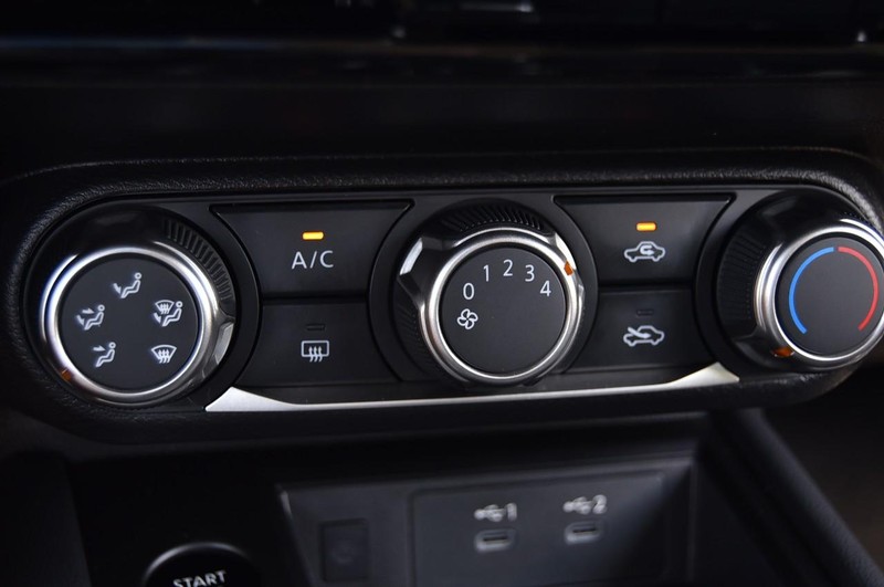 Nissan Kicks Vehicle Image 15