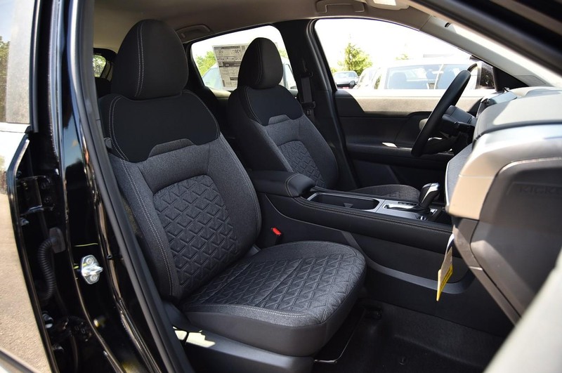 Nissan Kicks Vehicle Image 20
