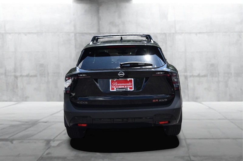Nissan Kicks Vehicle Image 06