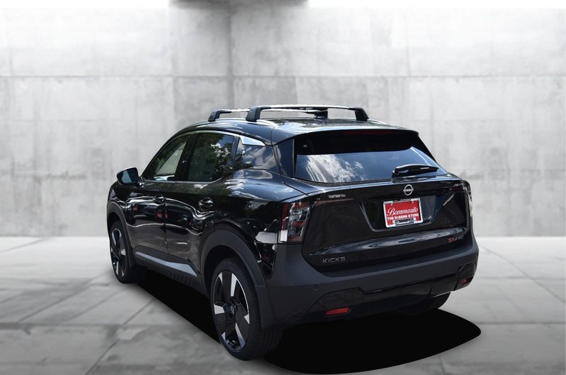 Nissan Kicks Vehicle Image 07