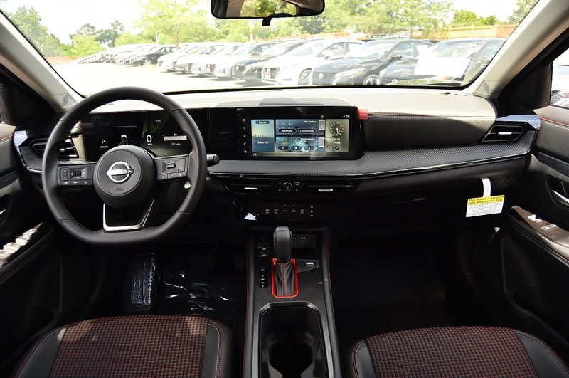 Nissan Kicks Vehicle Image 08