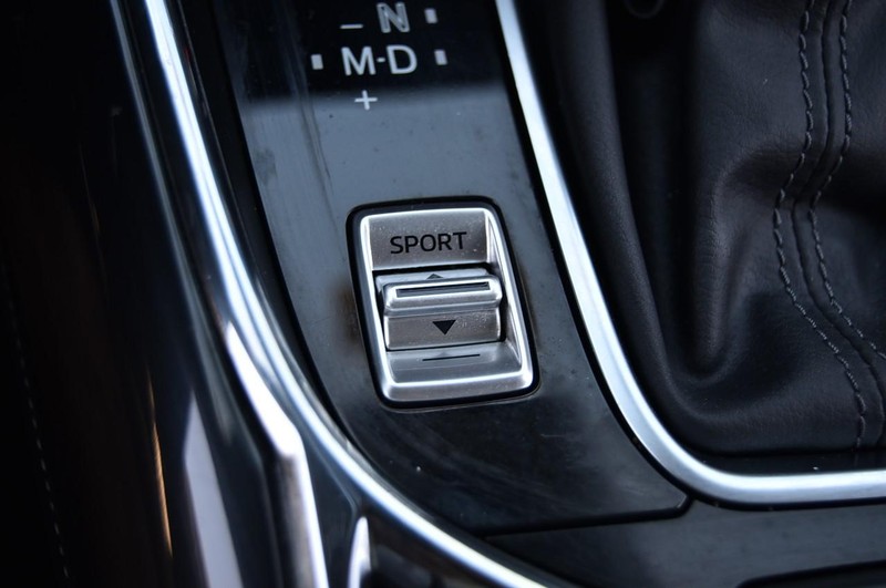 Mazda CX-9 Vehicle Image 16