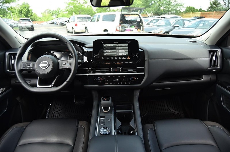Nissan Pathfinder Vehicle Image 08