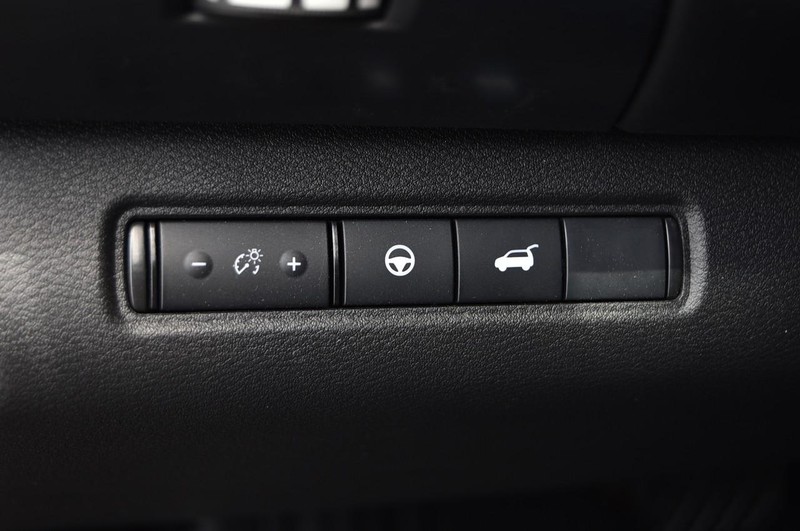 Nissan Pathfinder Vehicle Image 11