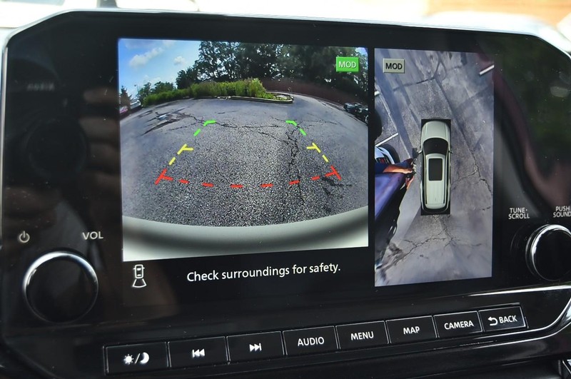 Nissan Pathfinder Vehicle Image 13