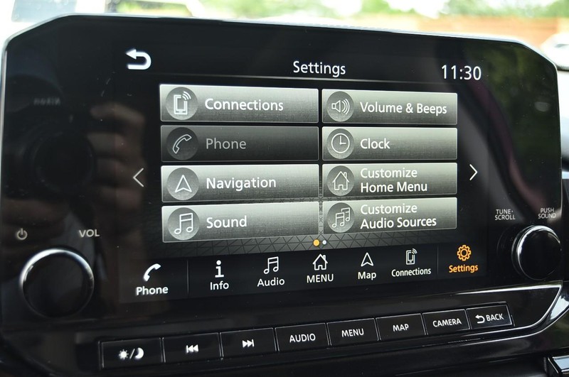 Nissan Pathfinder Vehicle Image 14