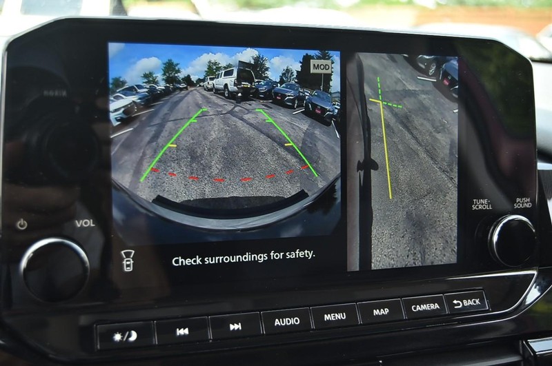 Nissan Pathfinder Vehicle Image 15