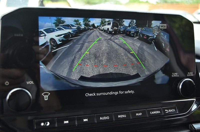 Nissan Pathfinder Vehicle Image 16