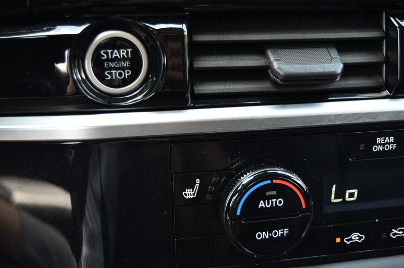 Nissan Pathfinder Vehicle Image 17