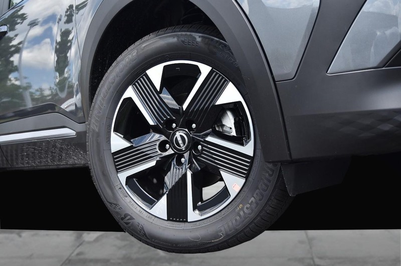 Nissan Kicks Vehicle Image 03