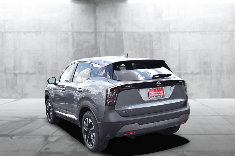 Nissan Kicks Vehicle Image 07
