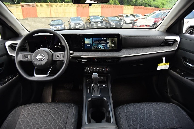 Nissan Kicks Vehicle Image 08