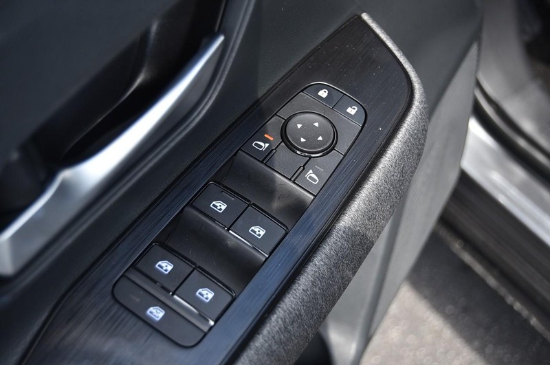 Nissan Kicks Vehicle Image 09